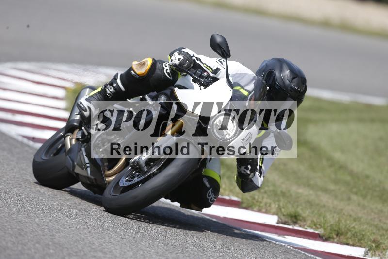 /Archiv-2025/49 26.08.2025 Cornu Master School ADR/blau-bleu/0-3